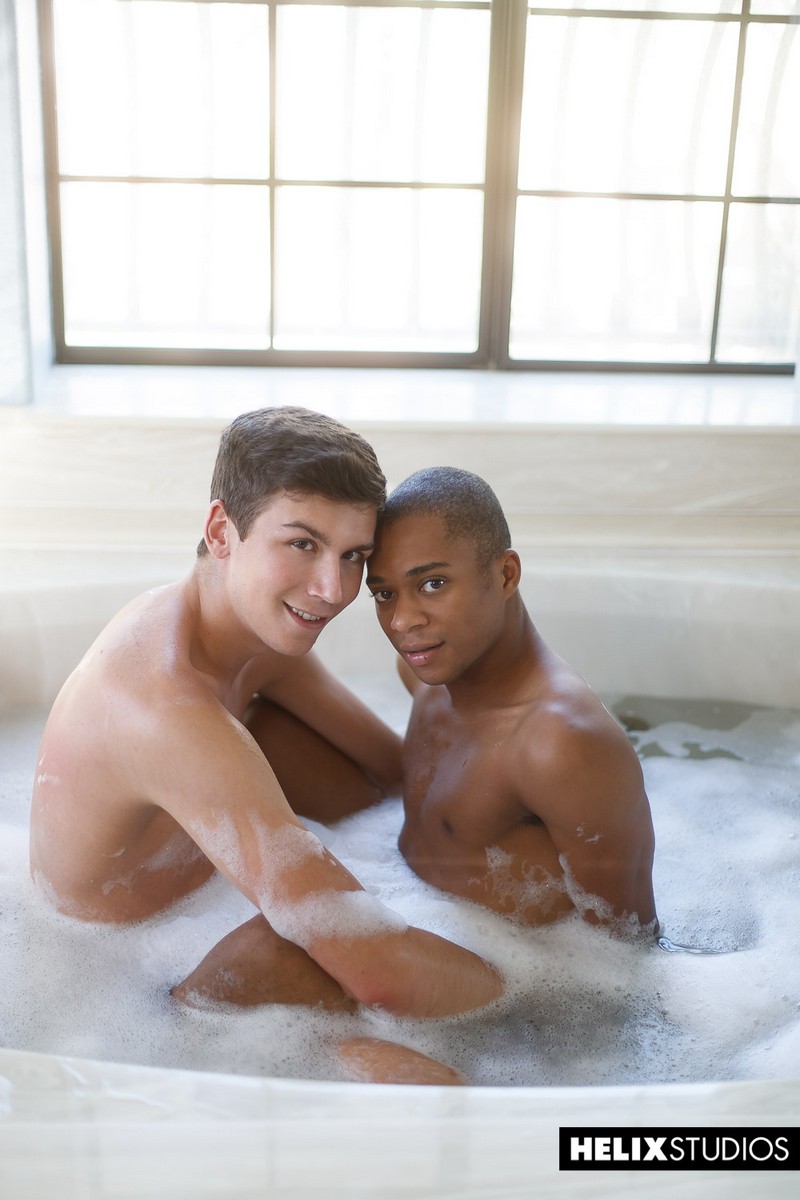 800px x 1200px - Cute gay twinks having bathtub sex - Gay Porn Wire