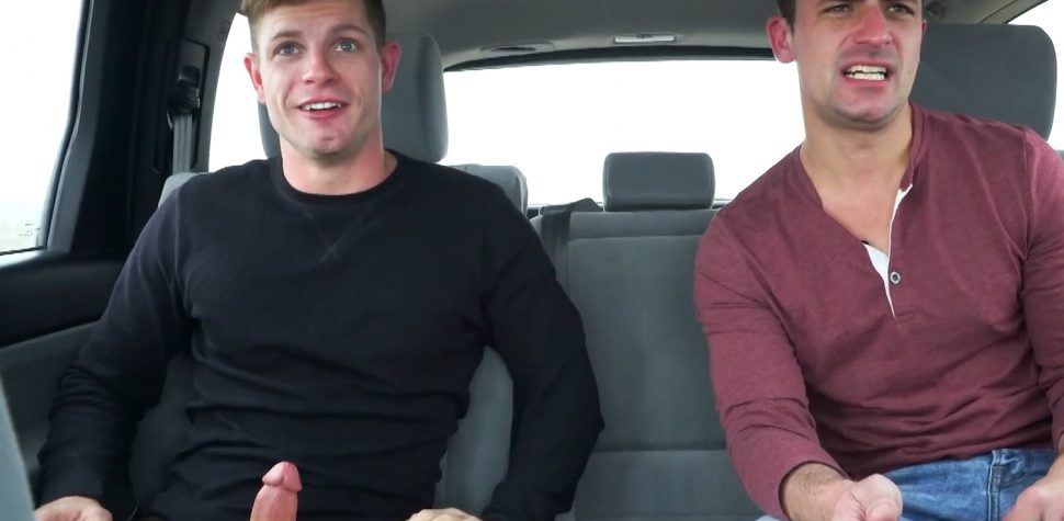 970px x 475px - Sexy guy in a car getting a blowjob - Gay Porn Wire