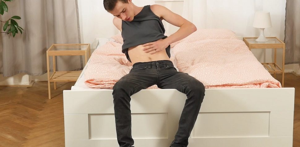 970px x 475px - Twink jerking off his uncut cock - Gay Porn Wire